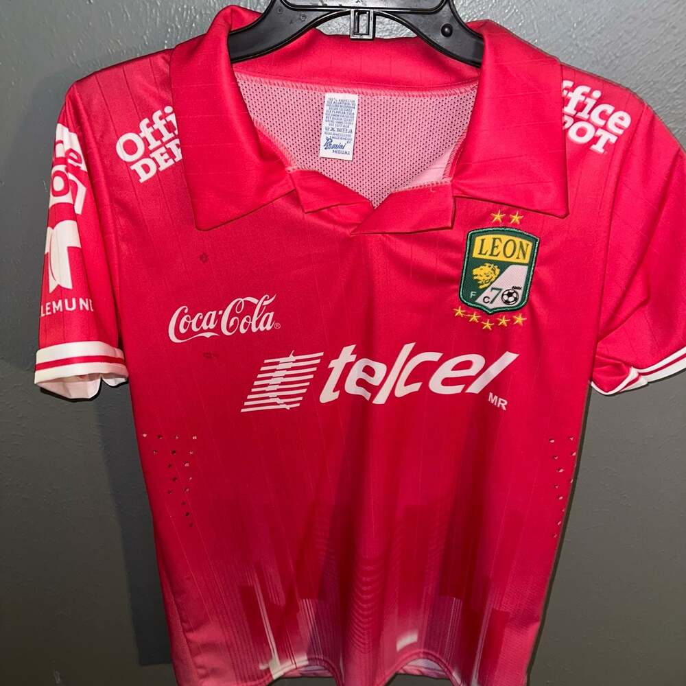 Club León F.C. 70th Anniversary Commemorative Pink Soccer Jersey
